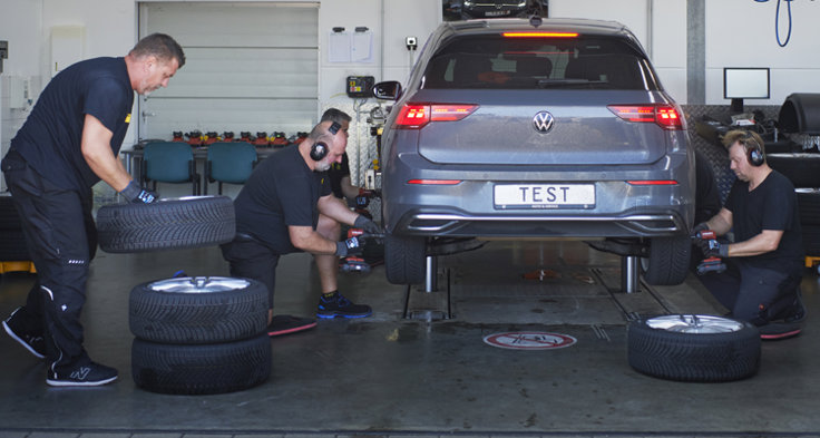 Mellan bästa och sämsta däck skiljer det hela 17 meter i bromssträcka.
