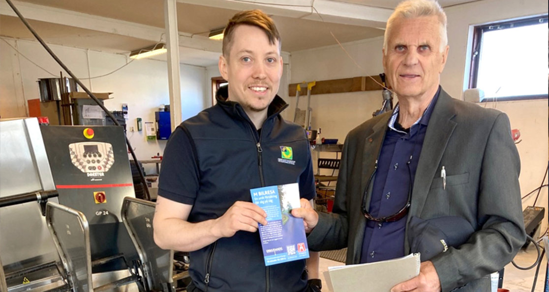 27 maj 2025: Besök på Euromaster, platschef Jesper Kling och lokalklubbens ordförande Christer Nyberg.