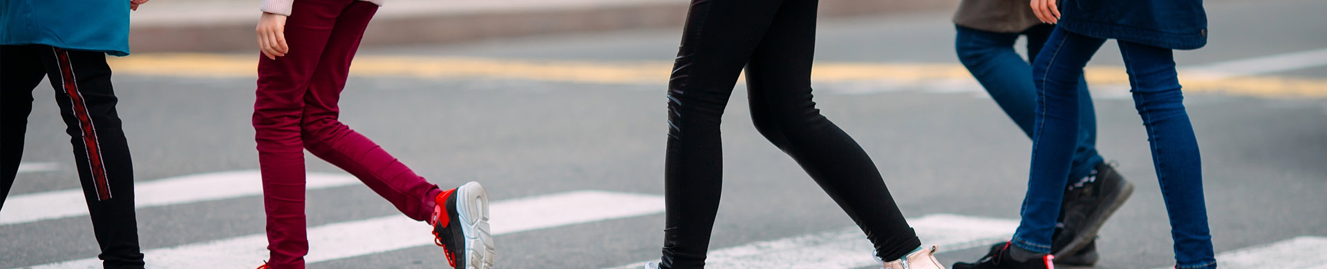 Skolbarn på övergångställe