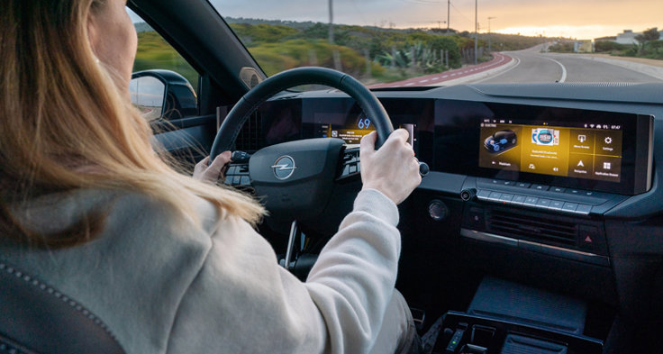 M Sverige Provkör Opel Astra Plug In Hybrid Instrumentpanel