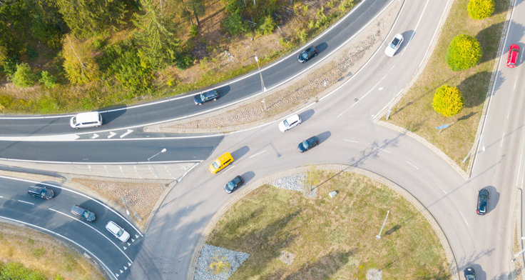 Anpassa körningen så att du helst kör ut ur cirkulationen från höger körfält.