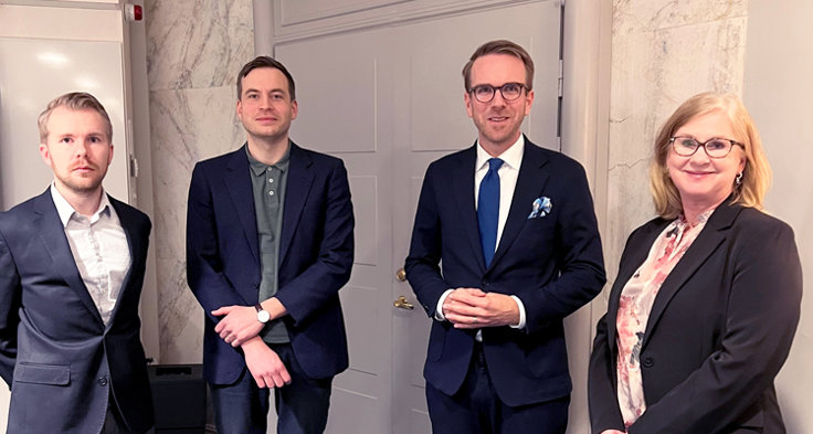 Tony Gunnarsson, sakkunnig trafiksäkerhet, Carl-Erik Stjernvall, teknisk expert båda M Sverige, infrastrukturminister Andreas Carlson och Heléne Lilja, chef kommunikation och samhälle M Sverige.